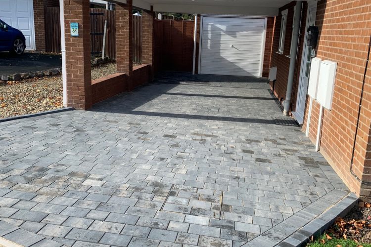 Block Paved driveway in Dosthill