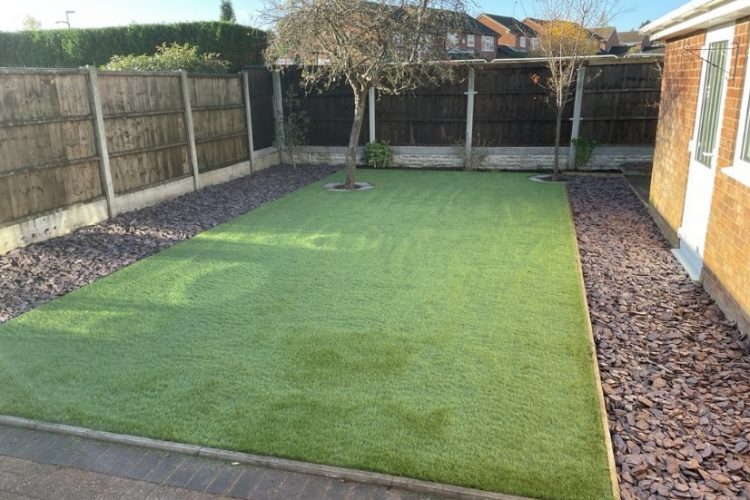 ARTIFICIAL GRASS – GARDEN DONE IN DOSTHILL